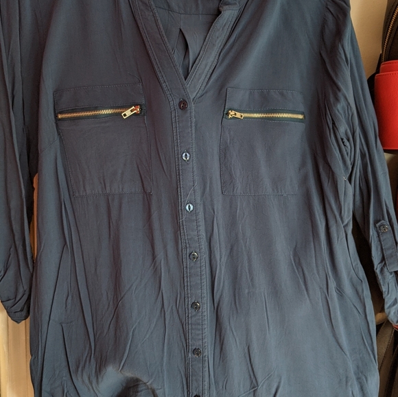 Button down tops 3/4 sleeves - Picture 2 of 3